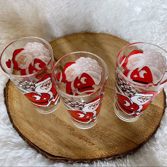 Vintage Christmas/Holiday Set Of 3 In-N-Out Burger Santa Drinking Glasses - Picture 4 of 5